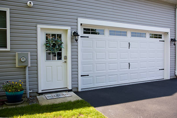 24/7 Emergency Garage Door Panel Replacement experts in Erin, TN